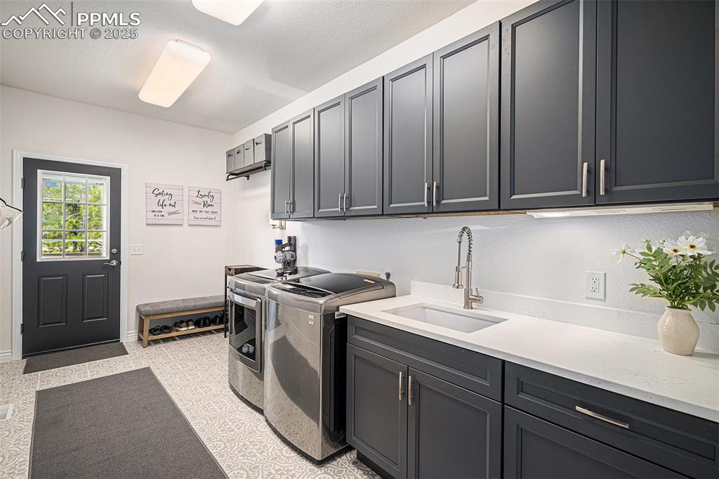 Image 19 of 50: Laundry