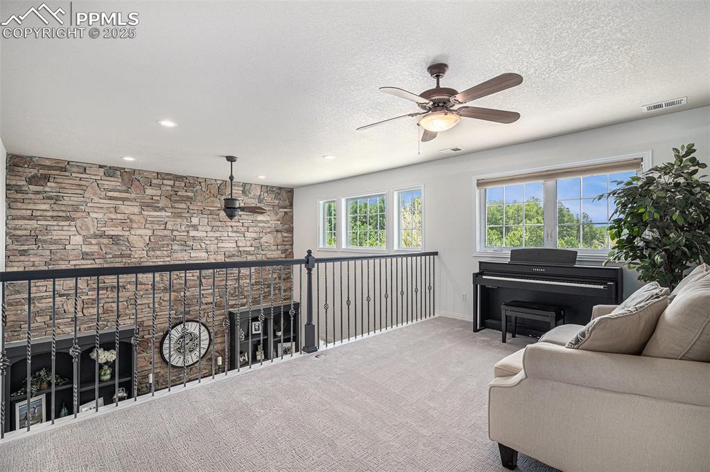 Image 20 of 50: Living Room