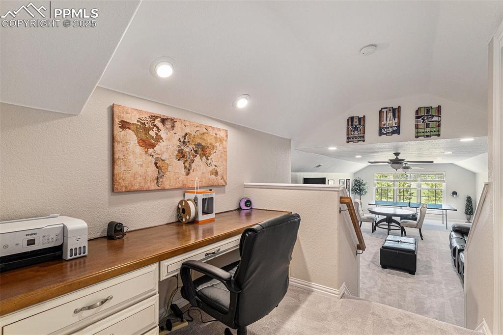 Image 26 of 50: Office