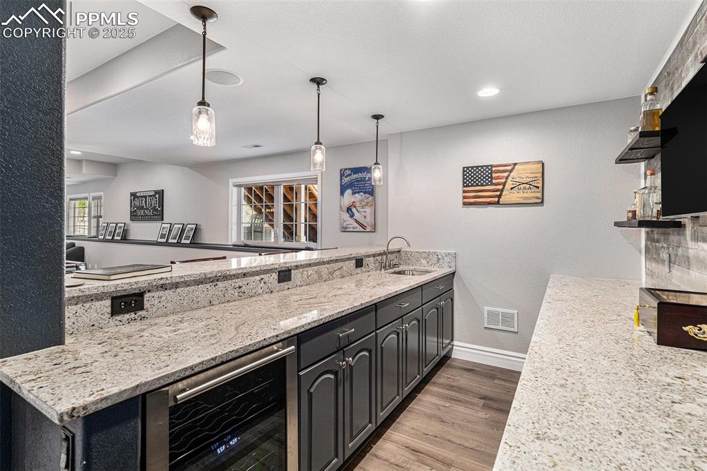 Image 37 of 50: Kitchen