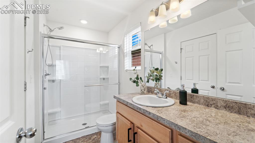 Image 19 of 27: Bathroom
