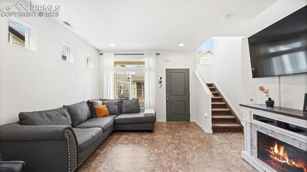 Image 9 of 27: Living Room