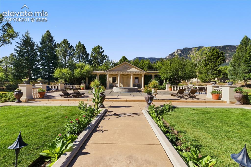 Image 9 of 37: Yard