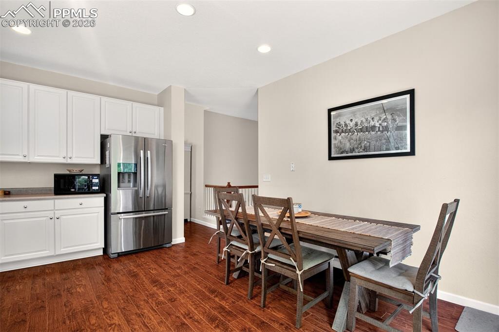 Image 10 of 32: Dining Area