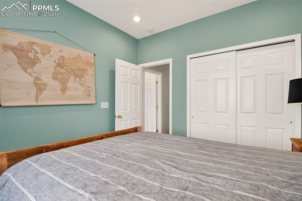 Image 17 of 32: Bedroom