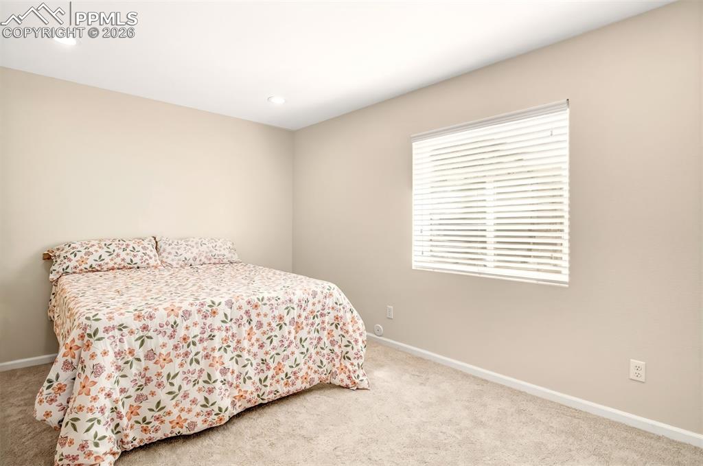 Image 19 of 32: Bedroom