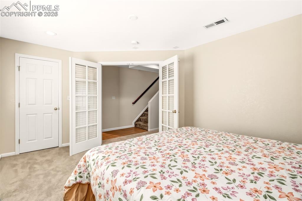 Image 20 of 32: Bedroom