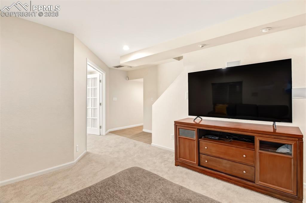 Image 23 of 32: Living Room