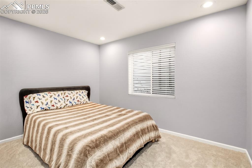 Image 24 of 32: Bedroom