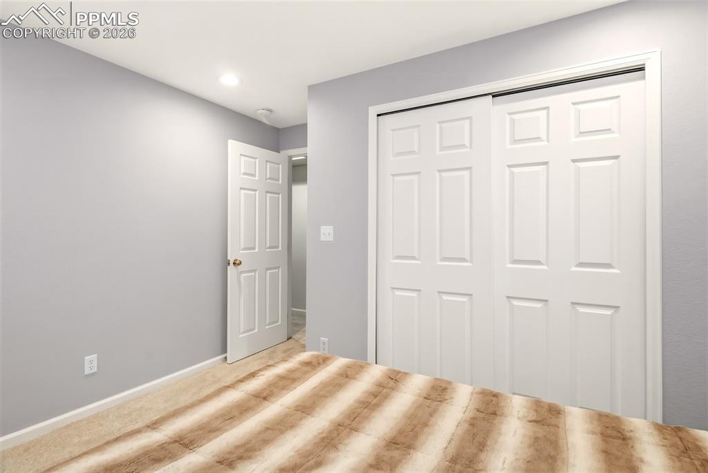 Image 25 of 32: Bedroom