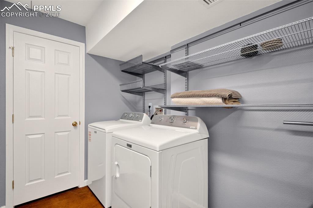 Image 26 of 32: Laundry