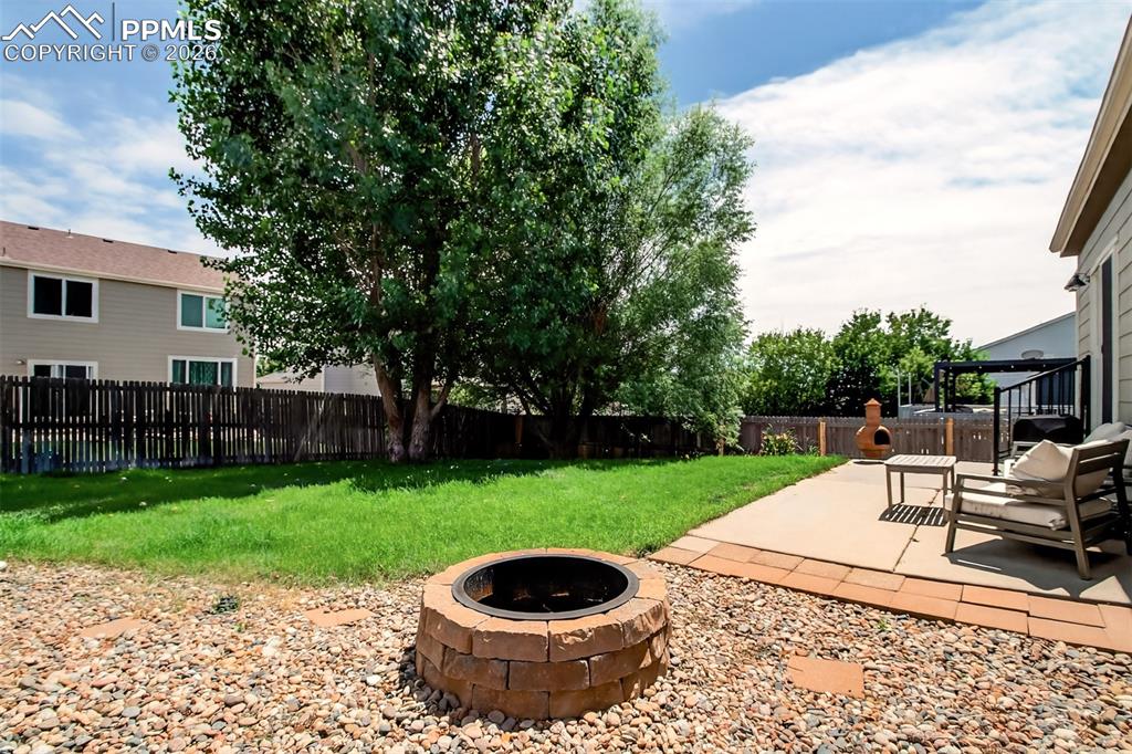 Image 32 of 32: Yard