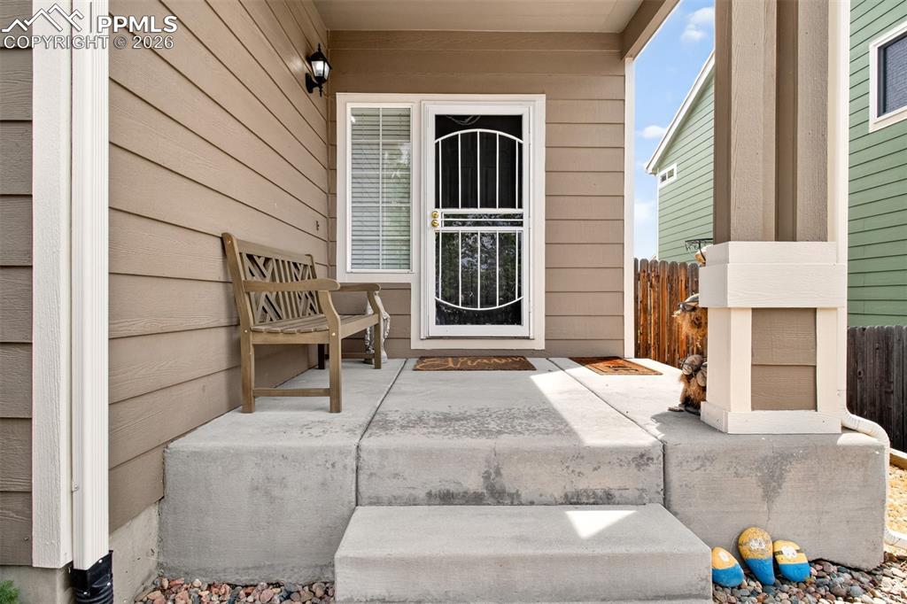 Image 4 of 32: Entry