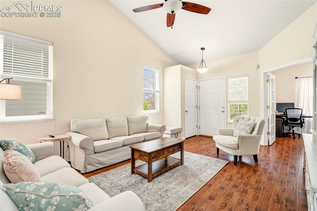 Image 6 of 32: Living Room