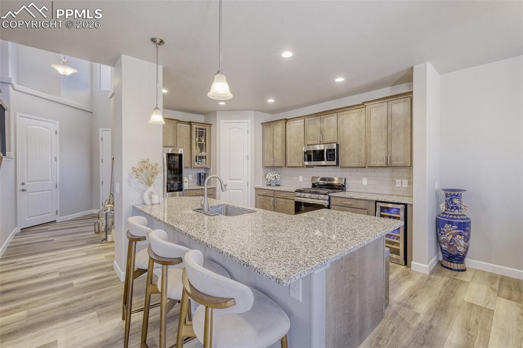 Image 7 of 42: Kitchen