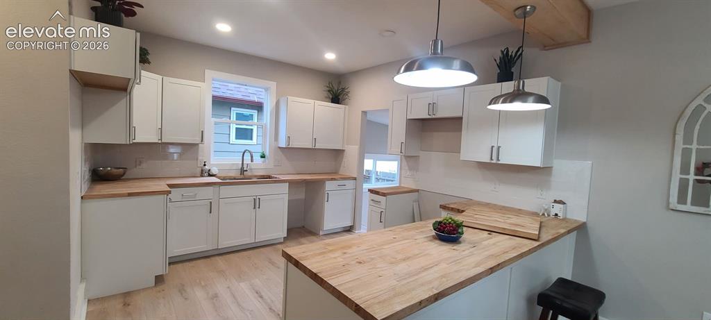 Image 12 of 27: Kitchen