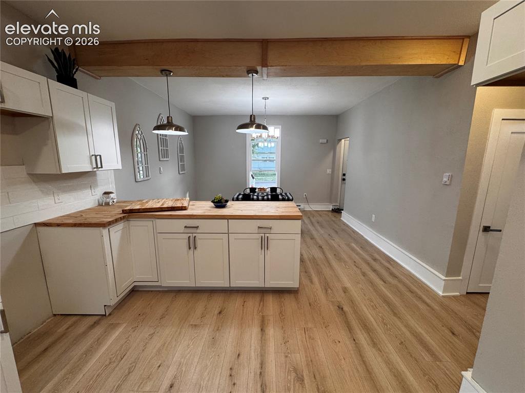 Image 13 of 27: Kitchen