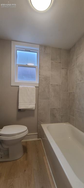 Image 14 of 27: Bathroom