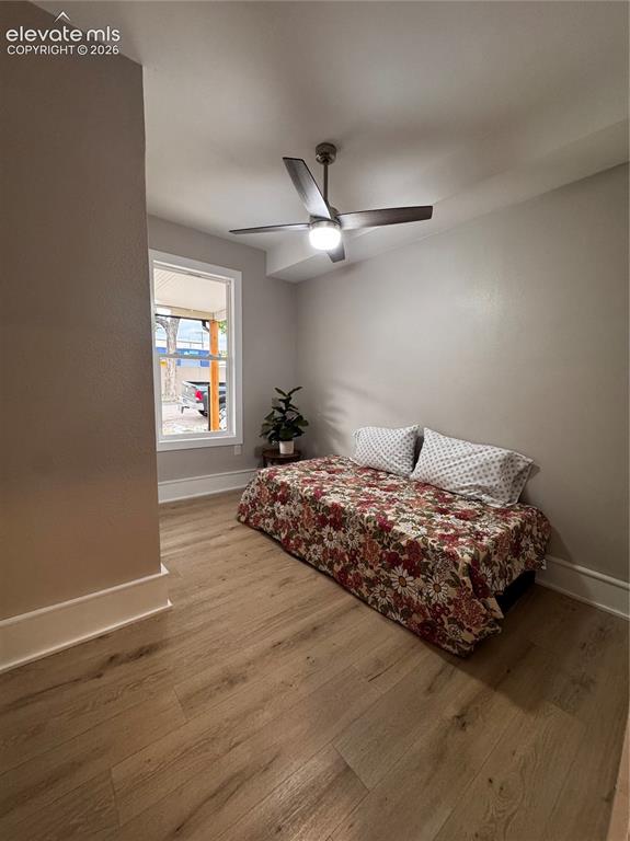 Image 15 of 27: Bedroom