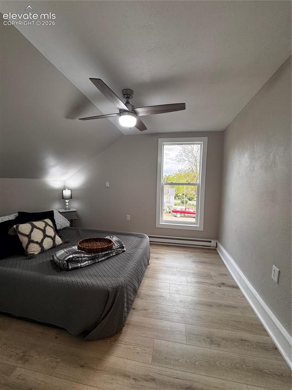 Image 17 of 27: Bedroom