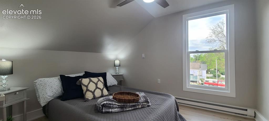 Image 18 of 27: Bedroom