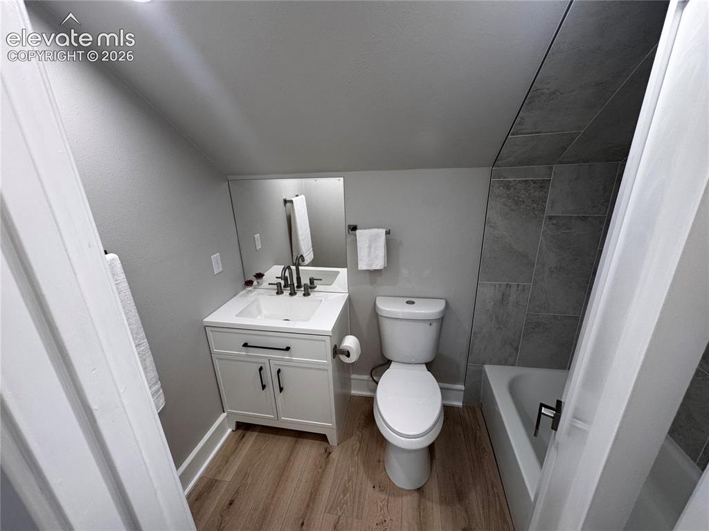 Image 20 of 27: Bathroom
