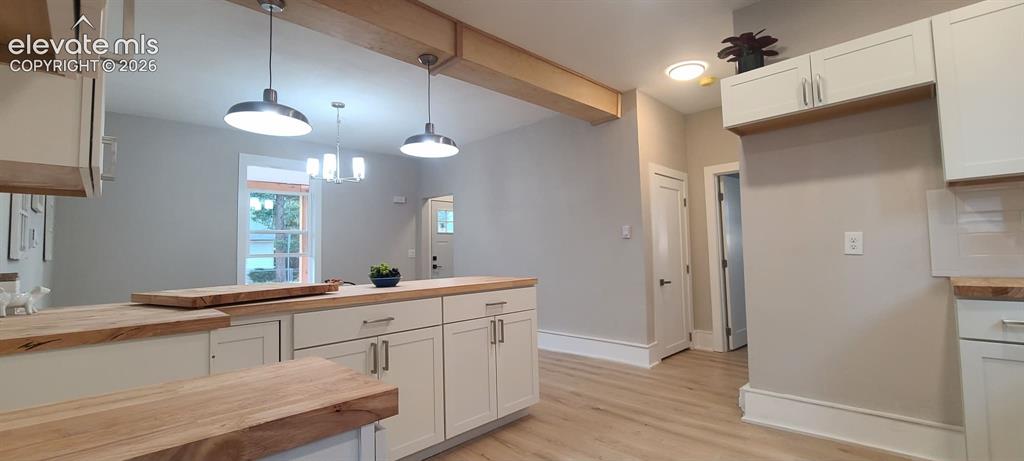 Image 9 of 27: Kitchen