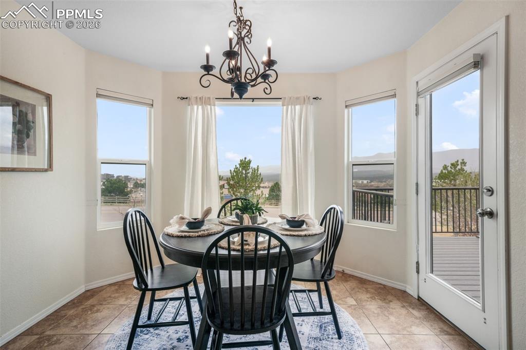 Image 19 of 50: Kitchen