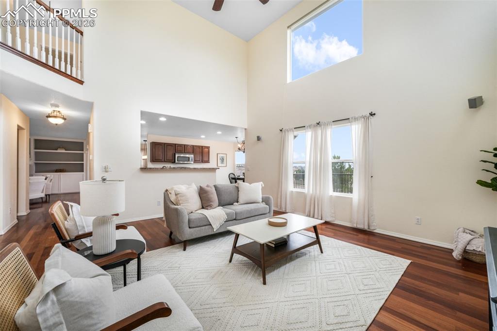 Image 20 of 50: Kitchen