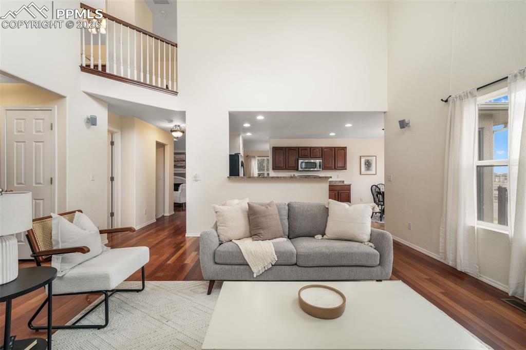 Image 23 of 50: Dining Area