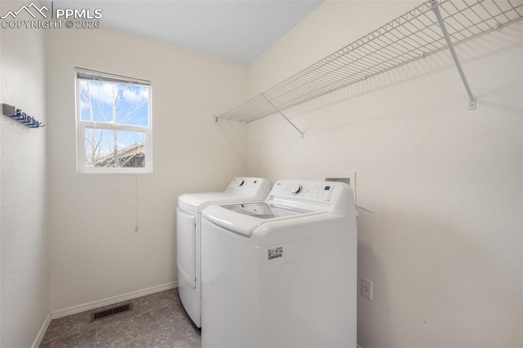 Image 25 of 50: Living Room