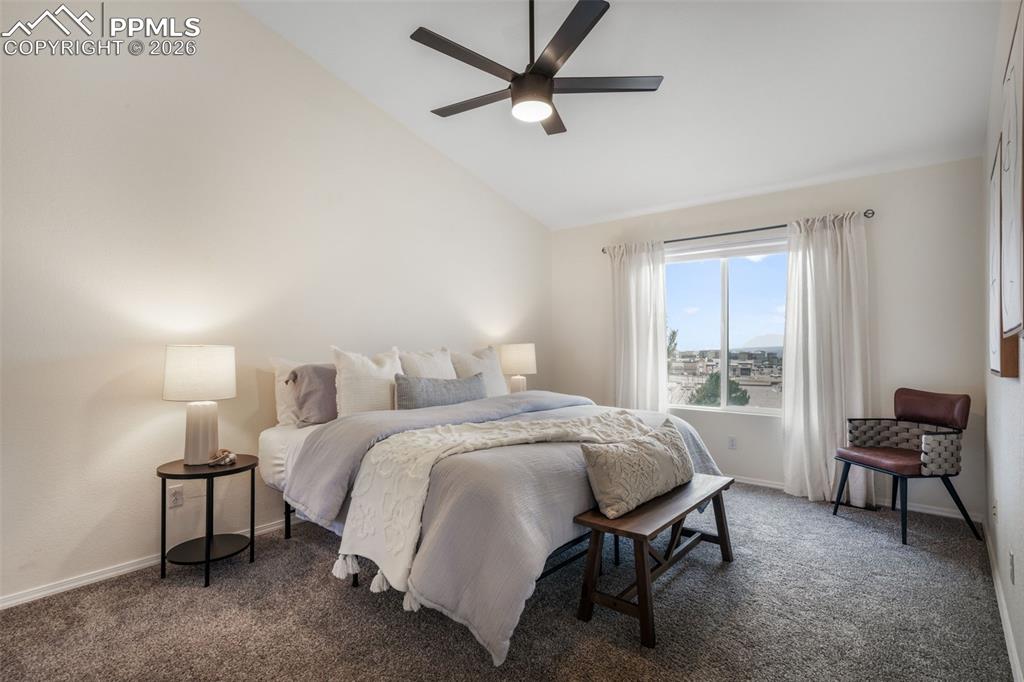 Image 27 of 50: Living Room