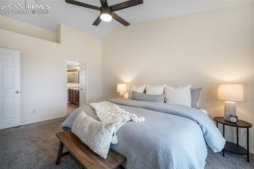 Image 28 of 50: Bathroom