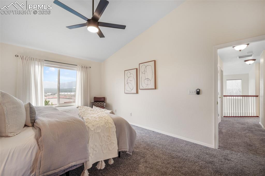 Image 29 of 50: Laundry