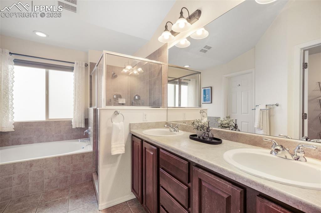 Image 33 of 50: Master Bedroom