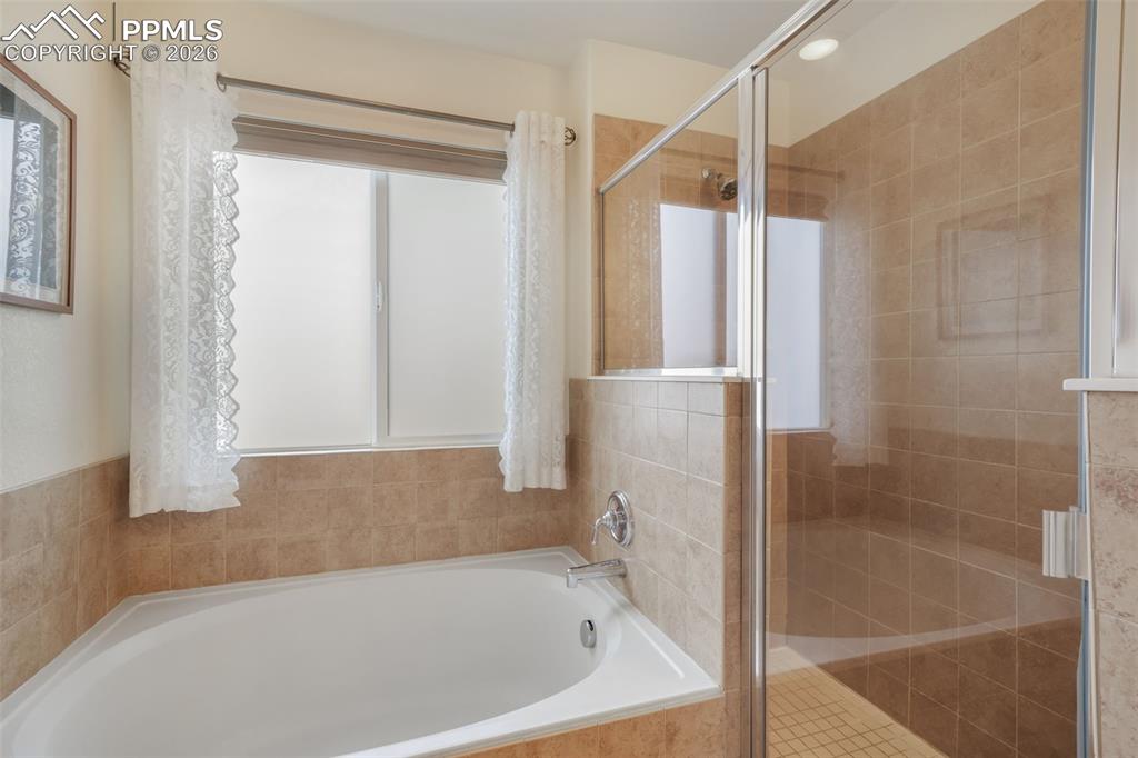 Image 34 of 50: Walk-In Closets