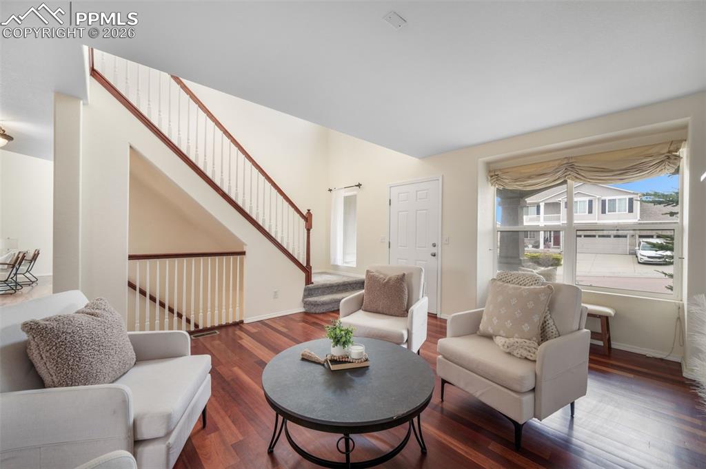 Image 8 of 50: Living Room