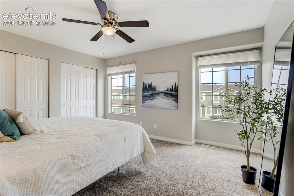 Image 12 of 20: Bedroom