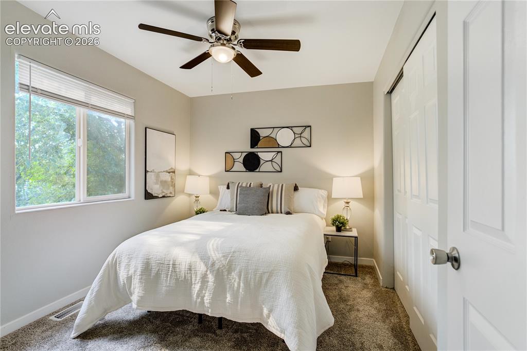 Image 15 of 20: Bedroom