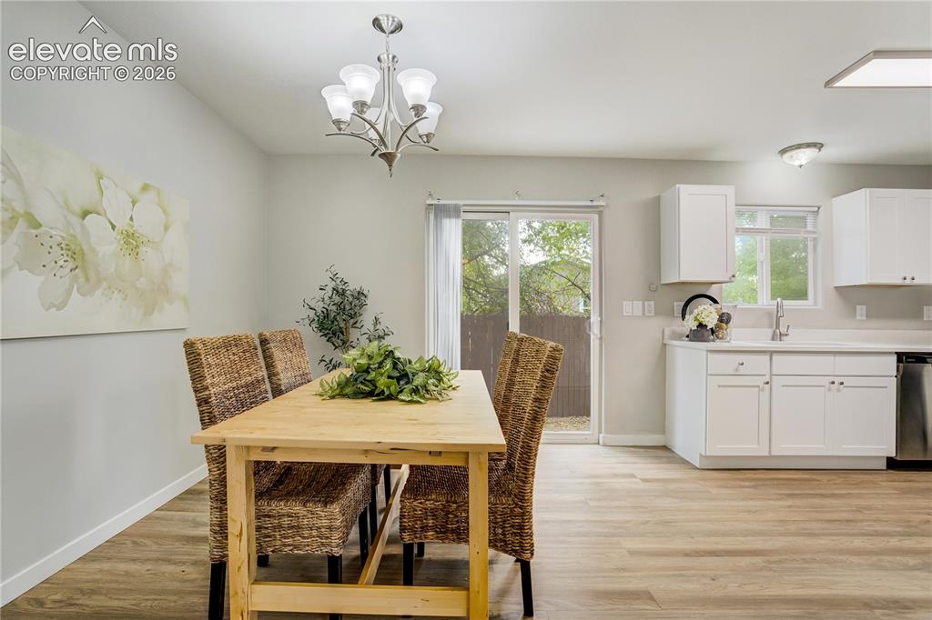 Image 3 of 20: Dining Area