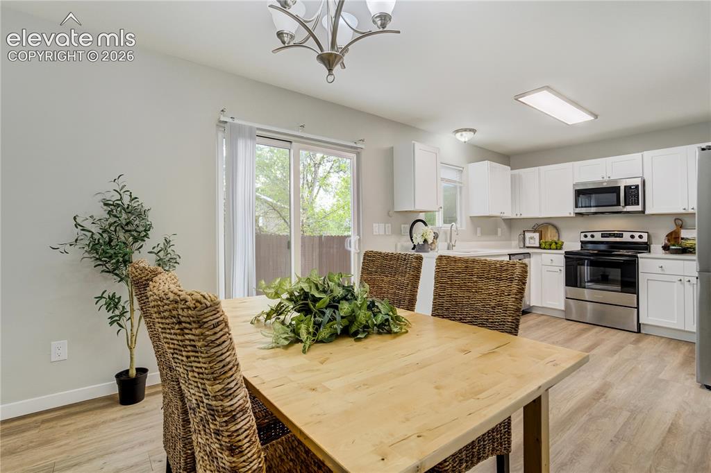 Image 4 of 20: Dining Area