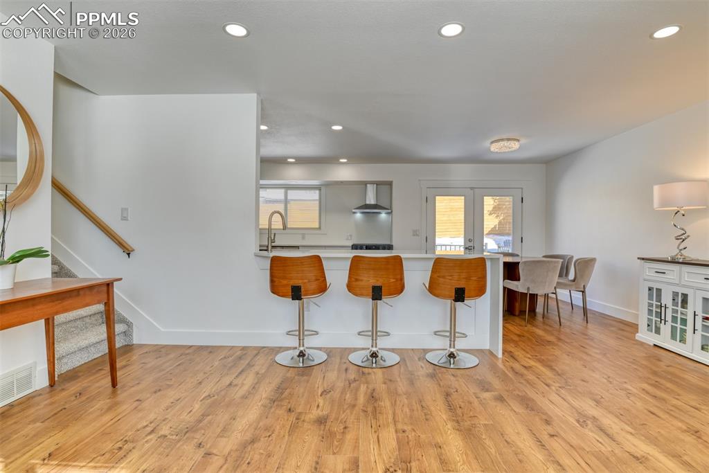 Image 15 of 46: Kitchen