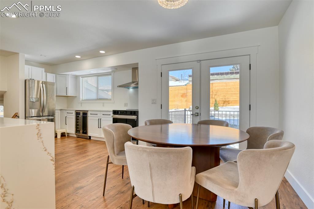 Image 17 of 46: Dining Area