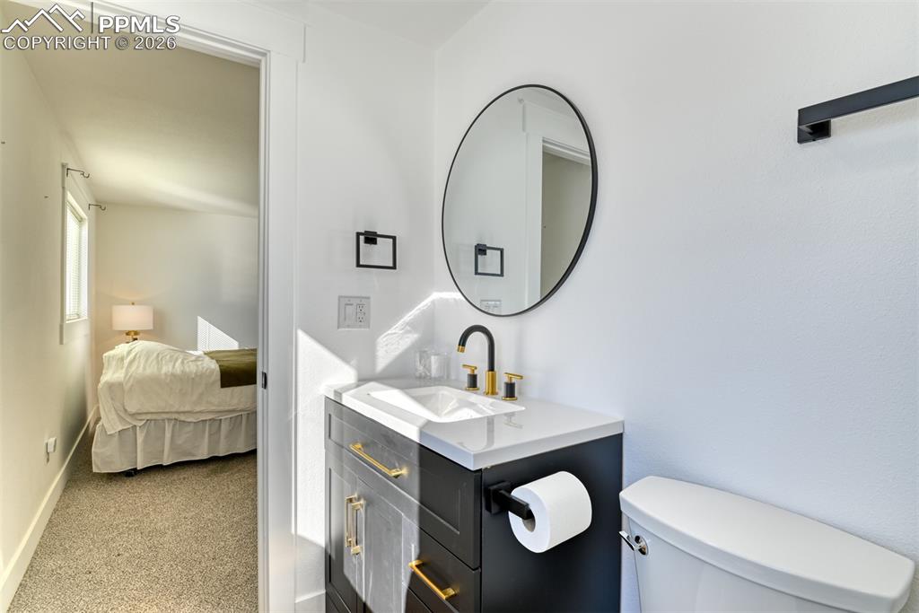 Image 23 of 46: Bathroom