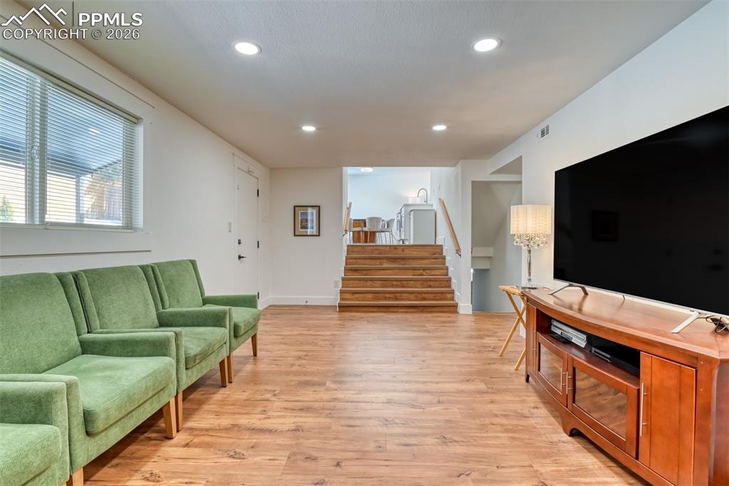 Image 34 of 46: Living Room