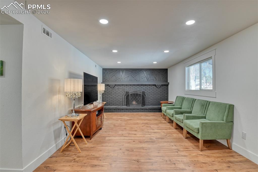 Image 36 of 46: Living Room