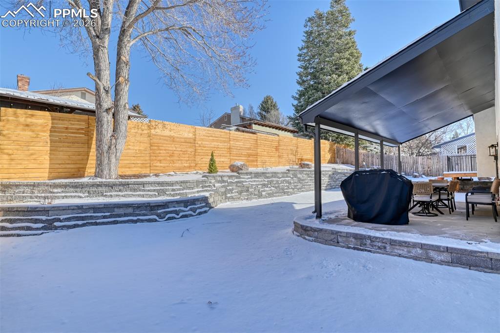 Image 40 of 46: Yard