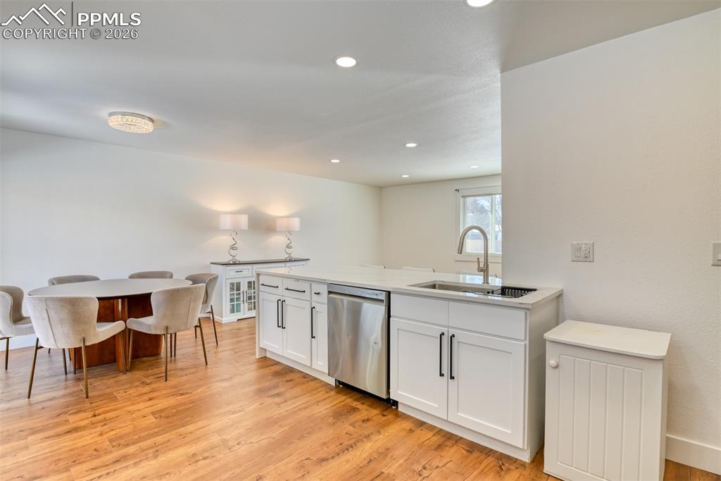 Image 5 of 46: Kitchen