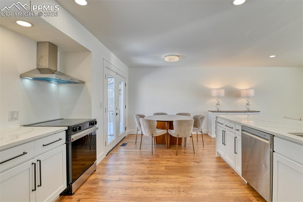 Image 7 of 46: Kitchen