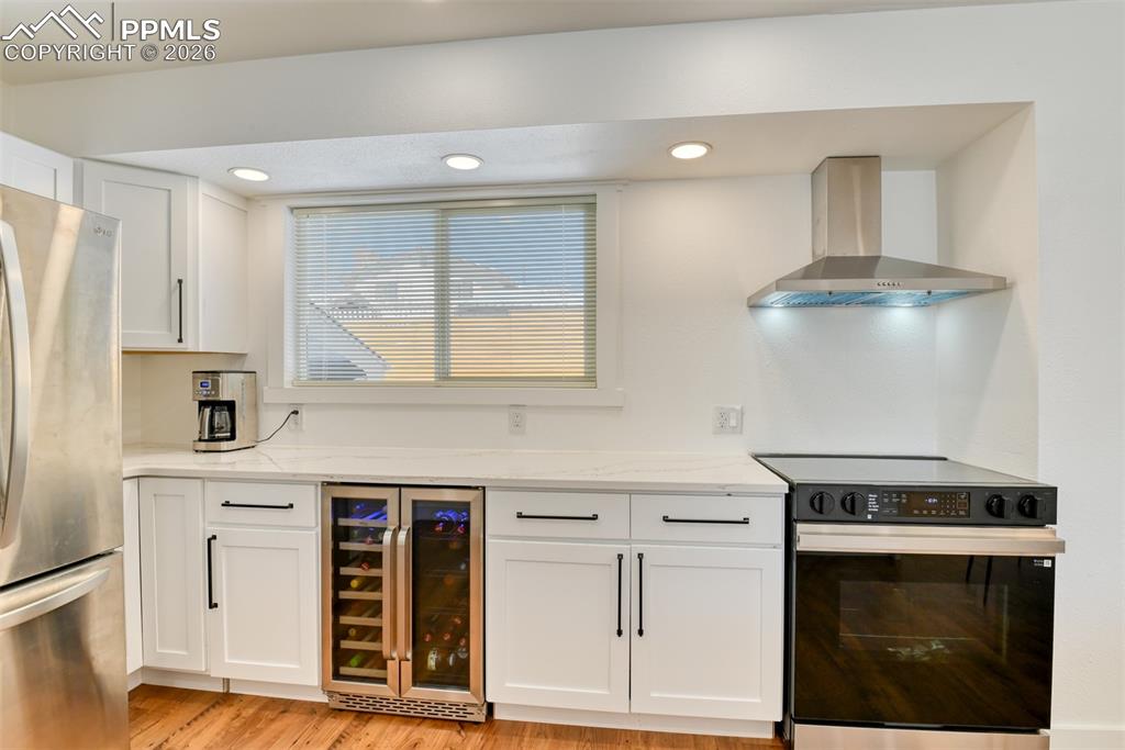 Image 8 of 46: Kitchen